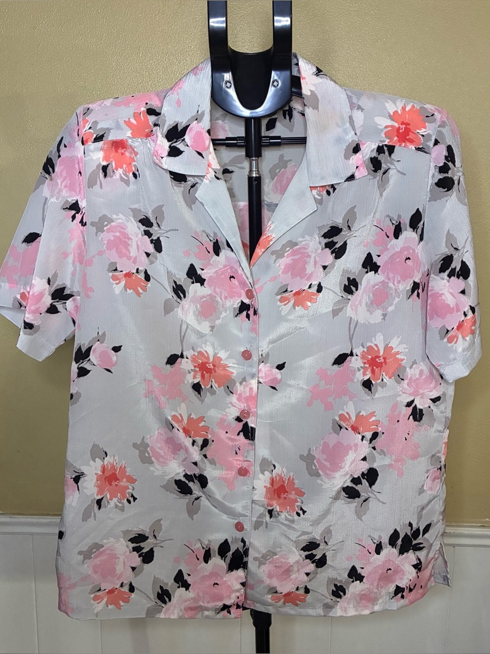 Men's Short Sleeve Button-Down Floral Shirt - White with Pink/Coral